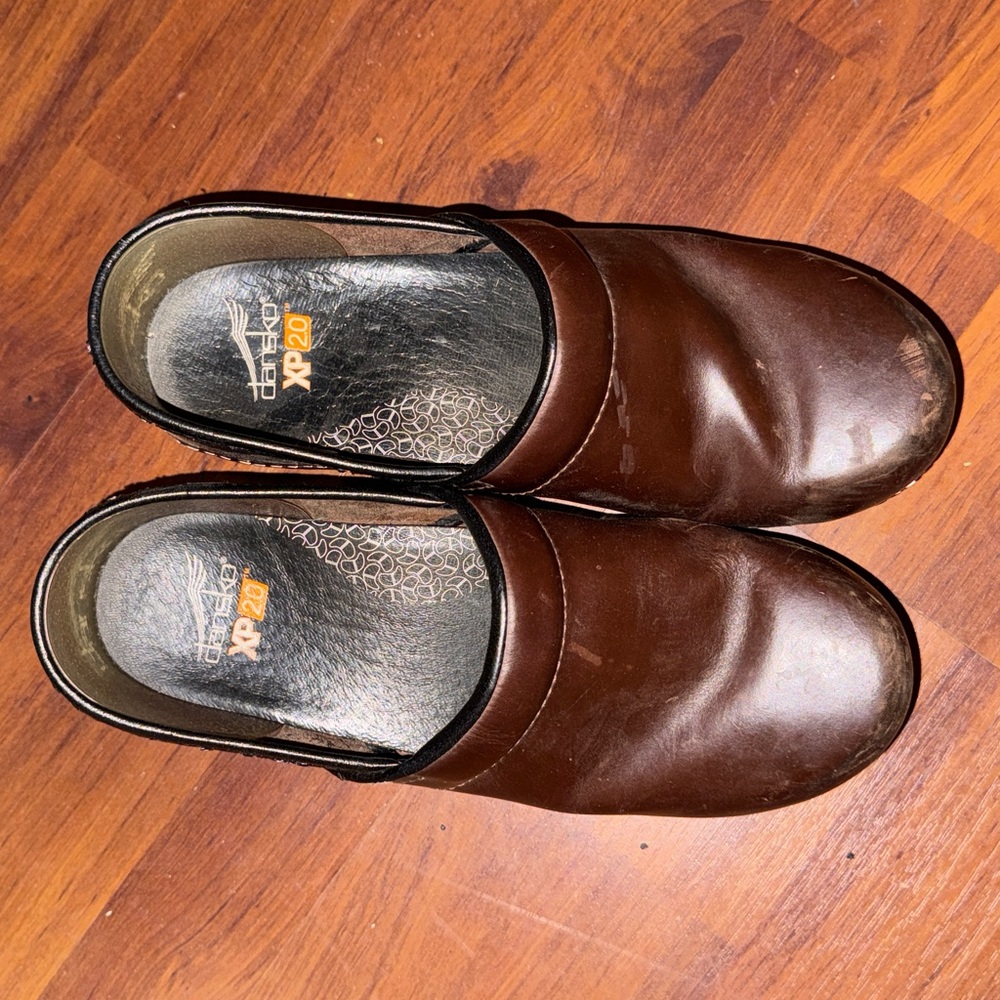 Dansco XP20 Brown Leather Clog size 41